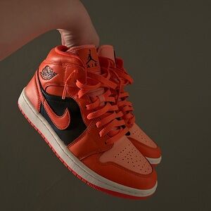 Woman’s 9 men’s 7.5